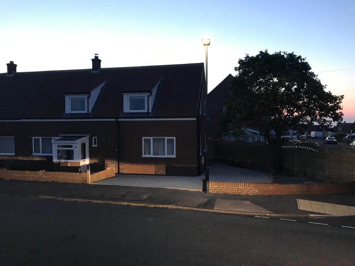 Whitby Spacious Rugby Field Cottage With Off-Street Parking And Ev Fast Point For Electric Cars 外观 照片