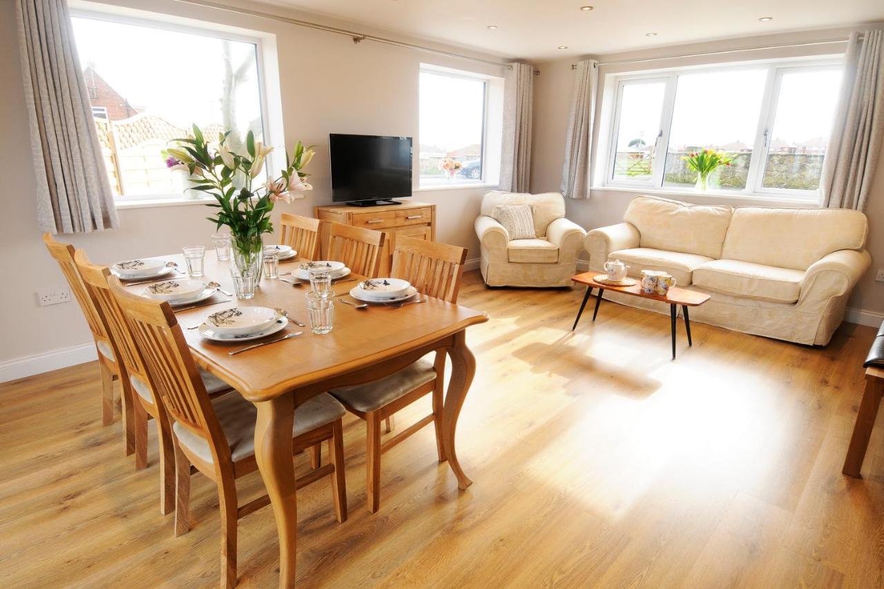 Whitby Spacious Rugby Field Cottage With Off-Street Parking And Ev Fast Point For Electric Cars 外观 照片