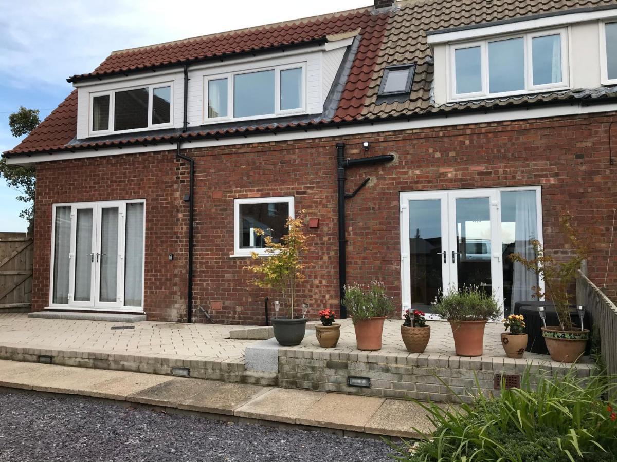 Whitby Spacious Rugby Field Cottage With Off-Street Parking And Ev Fast Point For Electric Cars 外观 照片