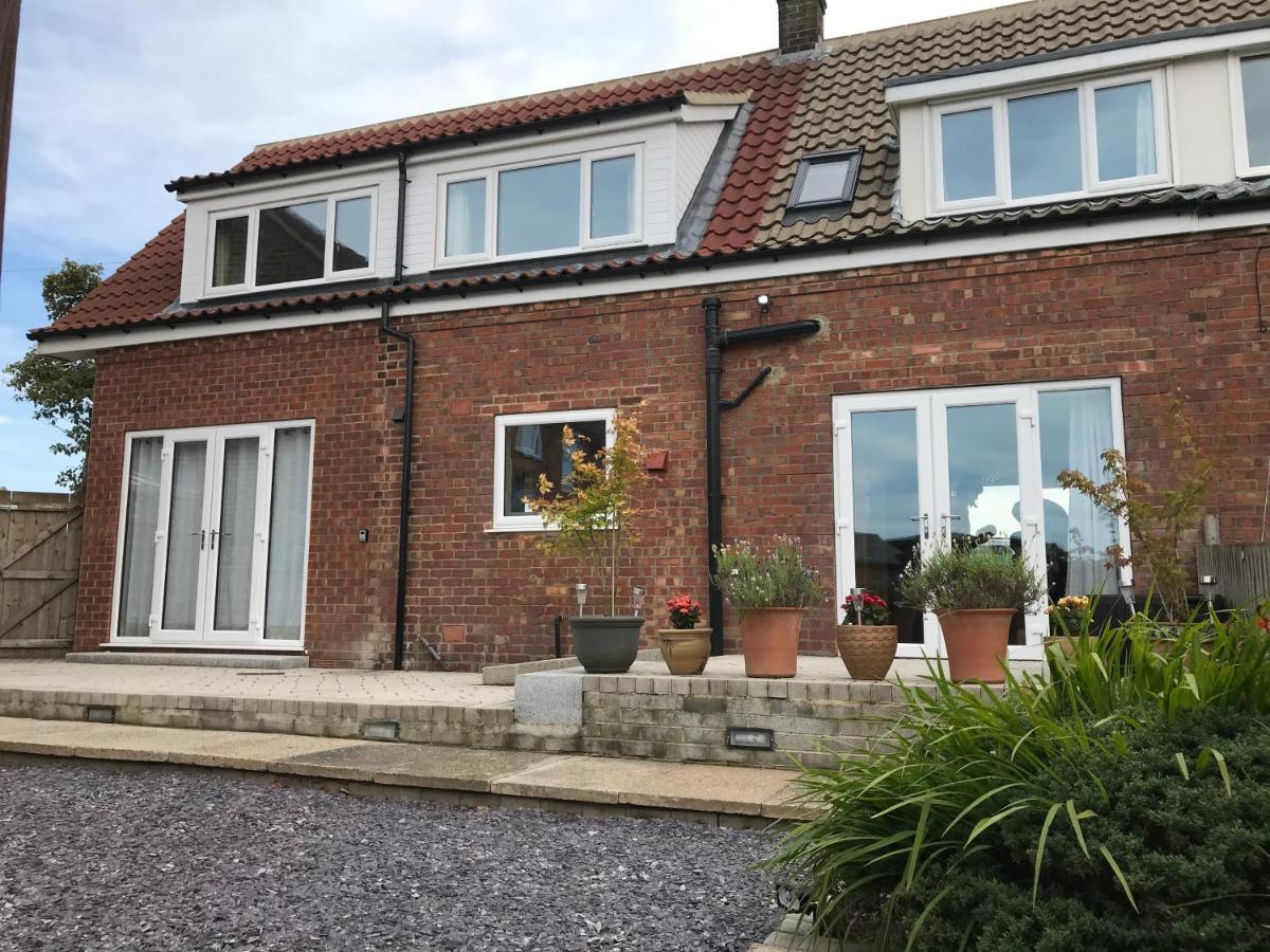 Whitby Spacious Rugby Field Cottage With Off-Street Parking And Ev Fast Point For Electric Cars 外观 照片