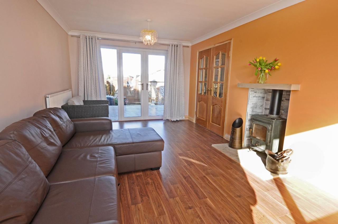 Whitby Spacious Rugby Field Cottage With Off-Street Parking And Ev Fast Point For Electric Cars 外观 照片