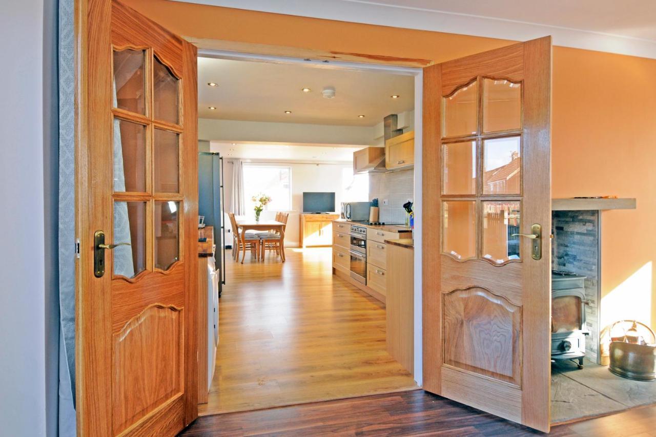 Whitby Spacious Rugby Field Cottage With Off-Street Parking And Ev Fast Point For Electric Cars 外观 照片