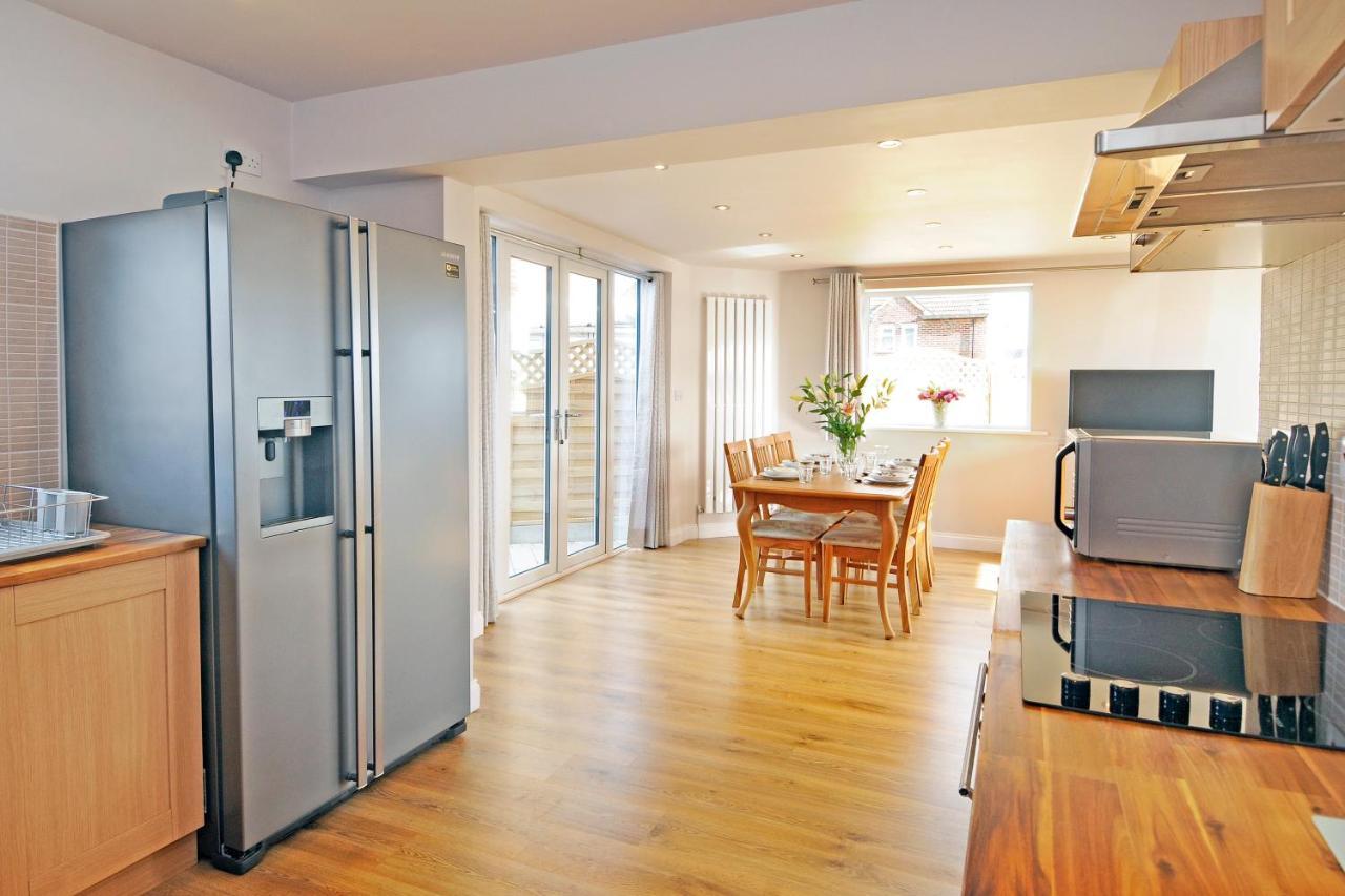 Whitby Spacious Rugby Field Cottage With Off-Street Parking And Ev Fast Point For Electric Cars 外观 照片