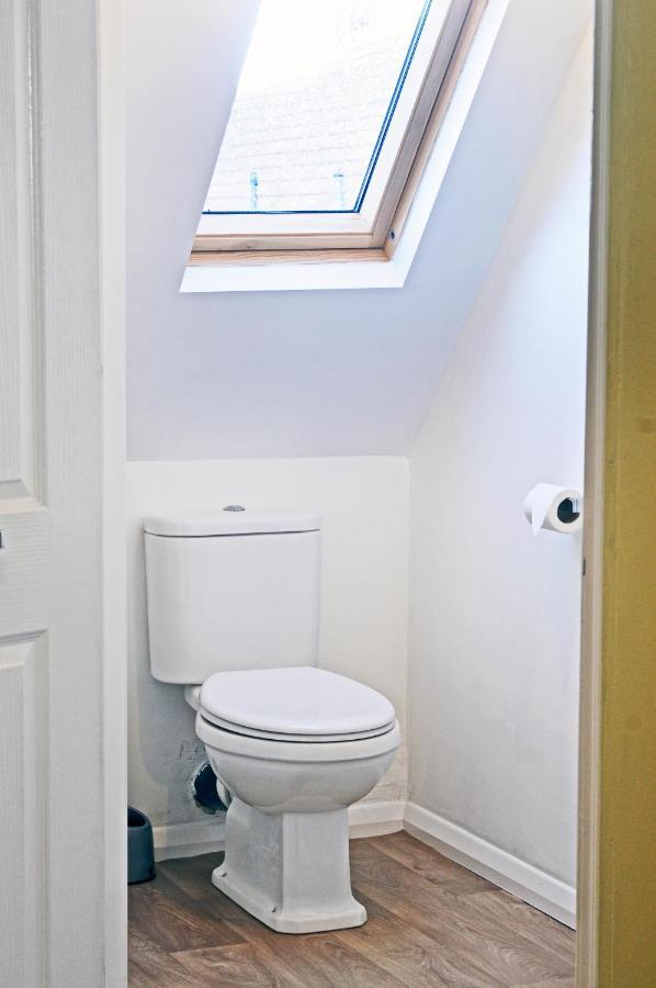 Whitby Spacious Rugby Field Cottage With Off-Street Parking And Ev Fast Point For Electric Cars 外观 照片