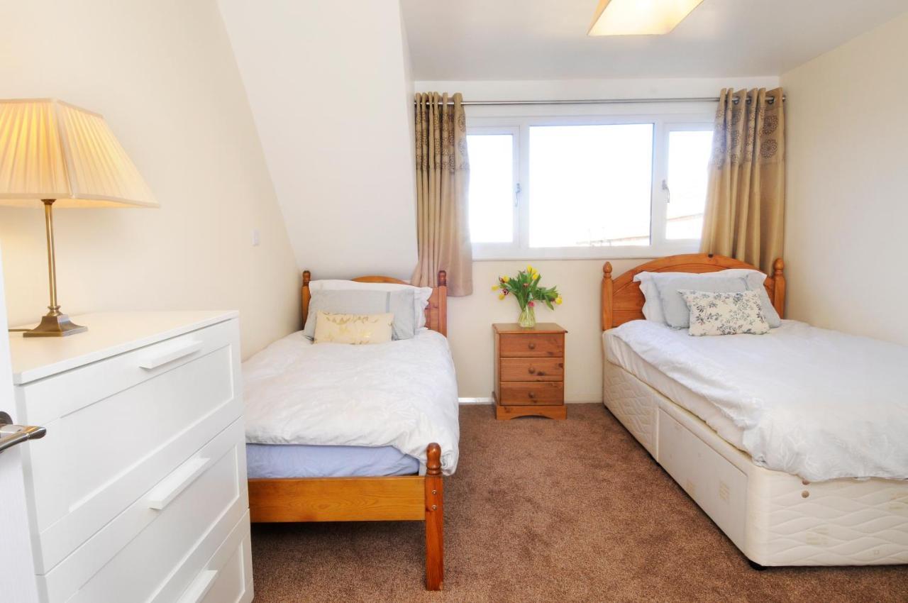 Whitby Spacious Rugby Field Cottage With Off-Street Parking And Ev Fast Point For Electric Cars 外观 照片
