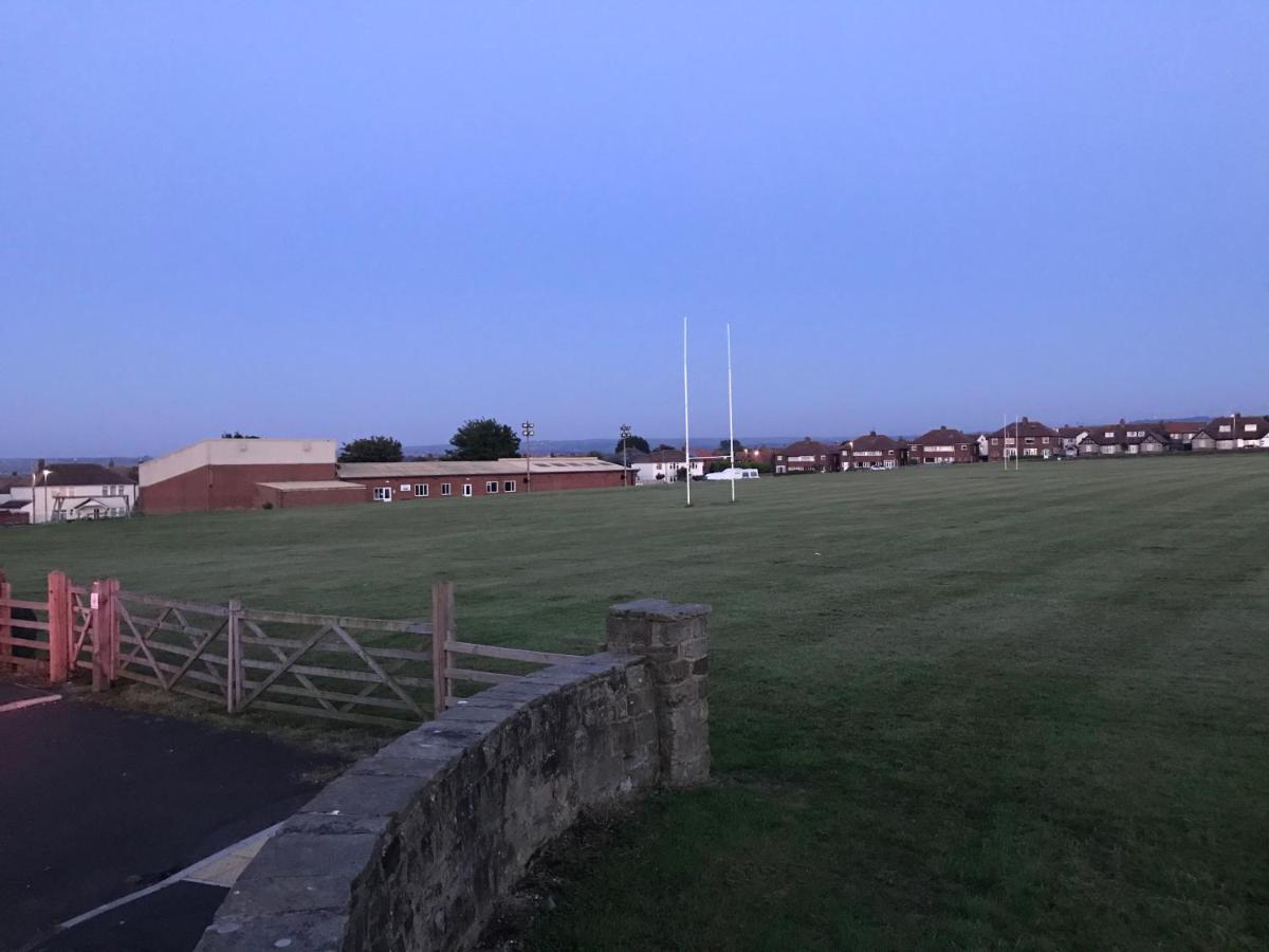 Whitby Spacious Rugby Field Cottage With Off-Street Parking And Ev Fast Point For Electric Cars 外观 照片