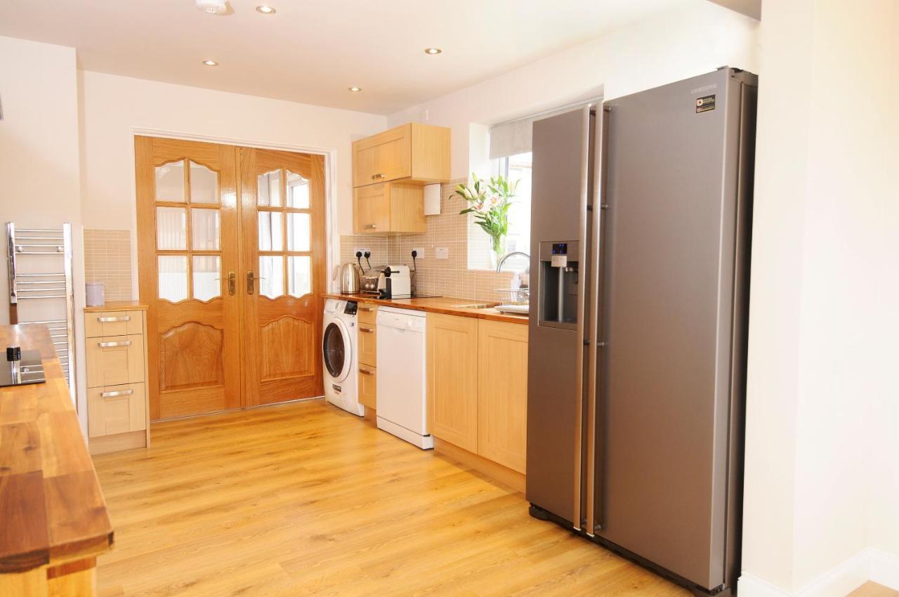 Whitby Spacious Rugby Field Cottage With Off-Street Parking And Ev Fast Point For Electric Cars 外观 照片