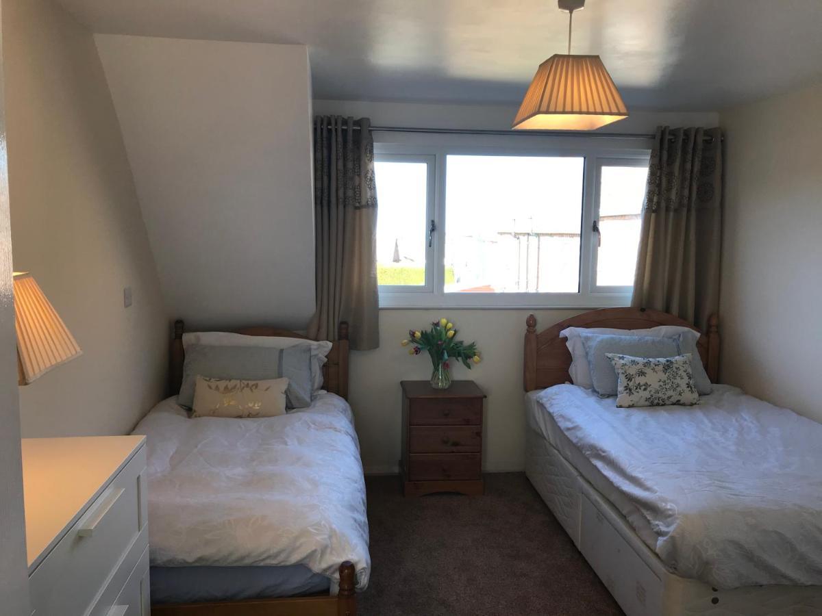 Whitby Spacious Rugby Field Cottage With Off-Street Parking And Ev Fast Point For Electric Cars 外观 照片