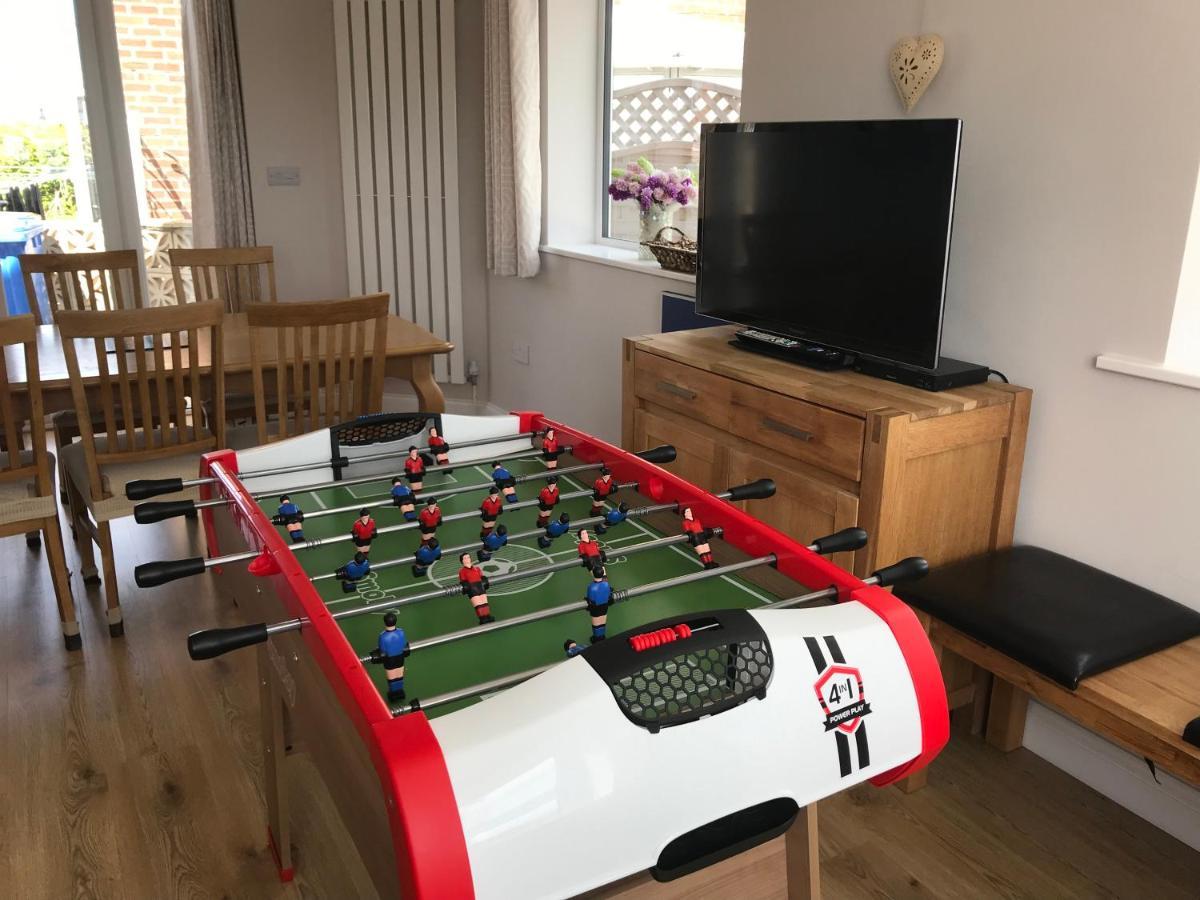 Whitby Spacious Rugby Field Cottage With Off-Street Parking And Ev Fast Point For Electric Cars 外观 照片